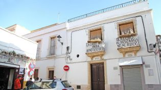 pancartas-vecinos-Vargas-reclamando-solucion_1143195950_69559006_667x375