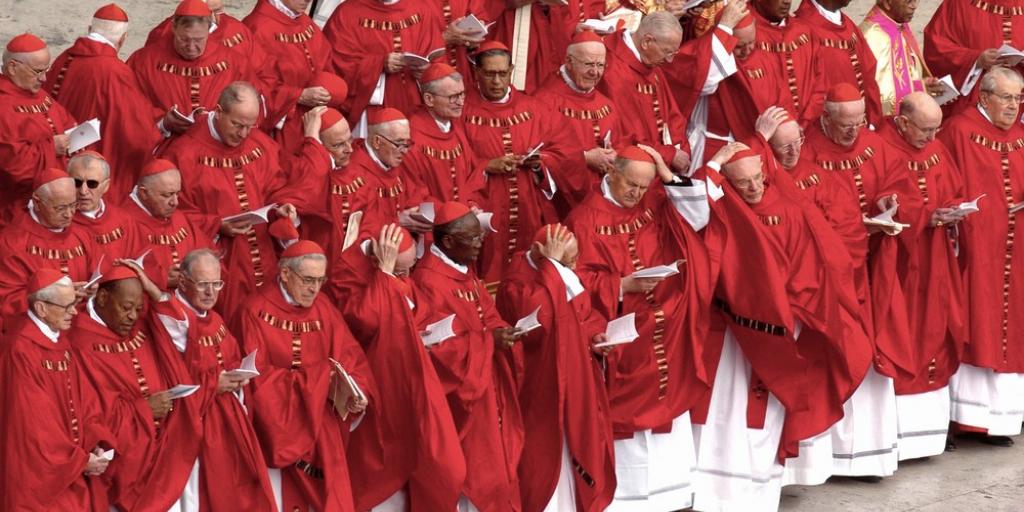 Cardinals_in_red_1024_512_75_s_c1